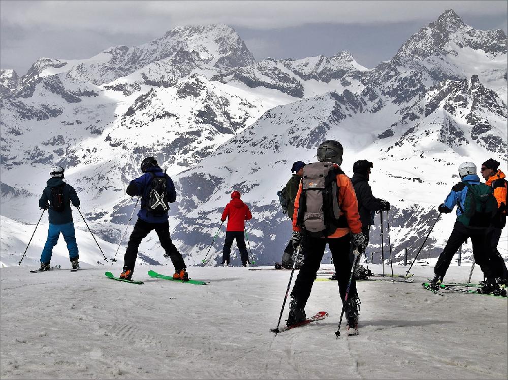 Narty w górach za granicą? Sprawdź, gdzie warto pojechać za granicę na narty!